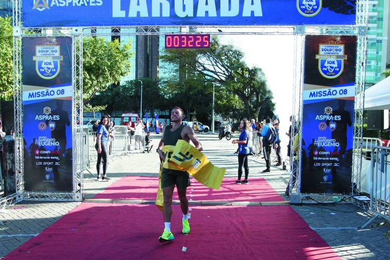 Os vencedores da 8ª Corrida do Soldado Confiauto em Vitória