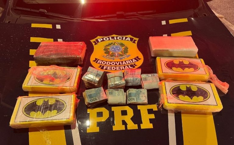PRF apreende cocaína com símbolo do Batman e mais de R$ 15 mil na BR-101 no ES