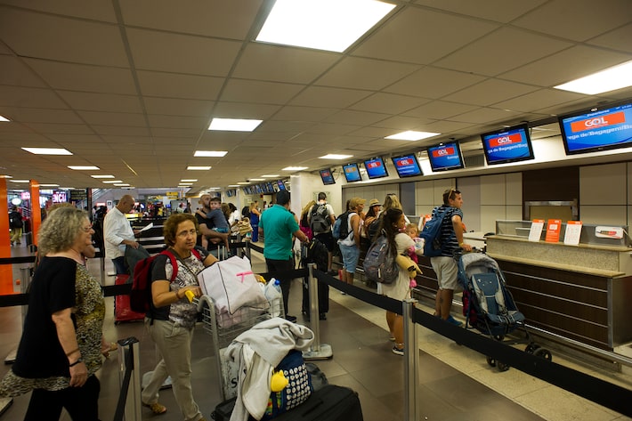 Passageiros relatam atrasos em voos no Aeroporto de Florianópolis
