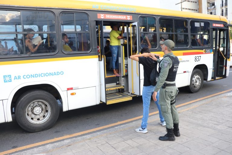 Pernambuco teve queda de roubo em coletivos em mais de 50%, diz governo