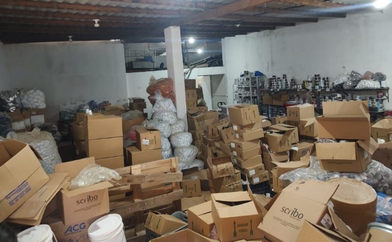 Polícia fecha laboratório clandestino e apreende 500 kg de produtos em Itapemirim