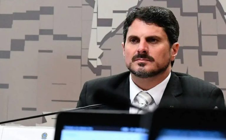Por ordem de Moraes, Marcos do Val passa a usar tornozeleira eletrônica