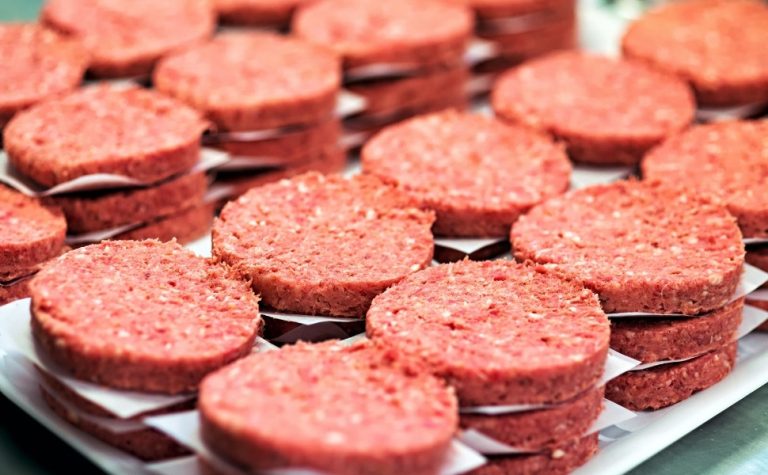 Preço da carne de hambúrguer nos EUA sobe mais de 50% em apenas quatro meses