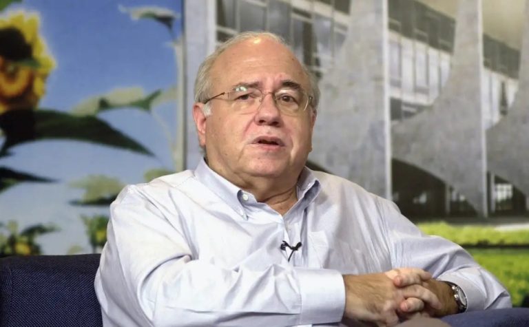 ‘Quatro de cinco textos atribuídos a mim não fui eu que escrevi’, disse Verissimo