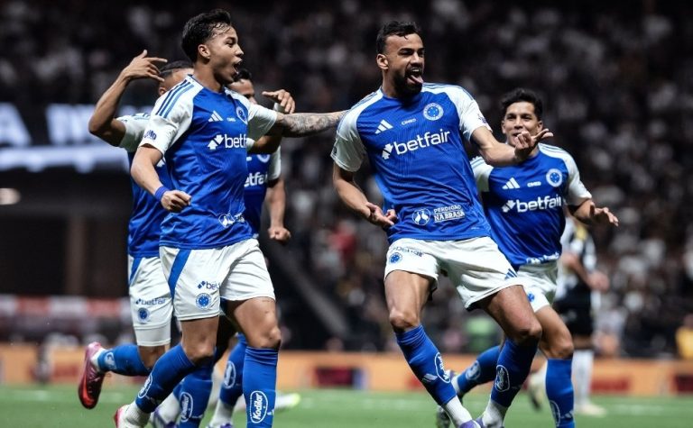 Selecionáveis brilham e Cruzeiro abre vantagem sobre Atlético-MG na Copa do Brasil