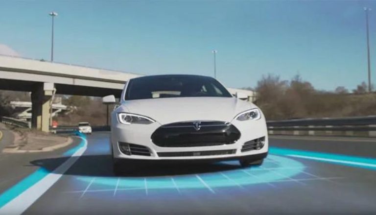Tesla é investigada por relatórios de acidentes atrasados nos EUA
