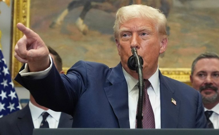 Trump envia navios de guerra para Venezuela por promessa de combate às drogas
