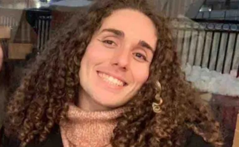 Vaquinha para brasileira trans presa nos EUA arrecada mais que dobro da meta
