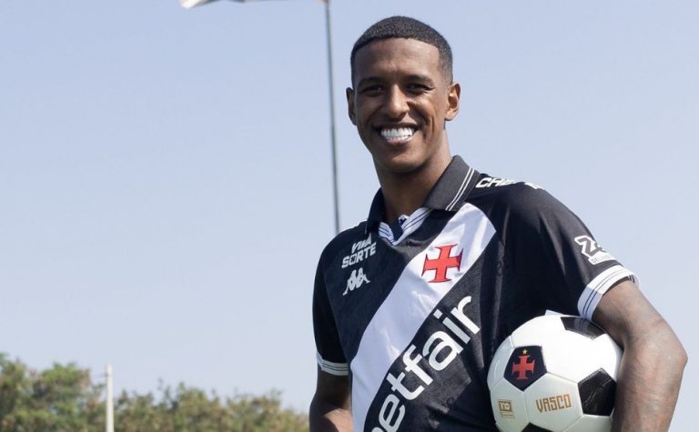 Vasco anuncia a contratação por empréstimo do zagueiro Robert Renan