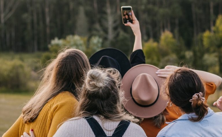 7 conselhos de especialistas para curtir a solteirice depois dos 40 anos