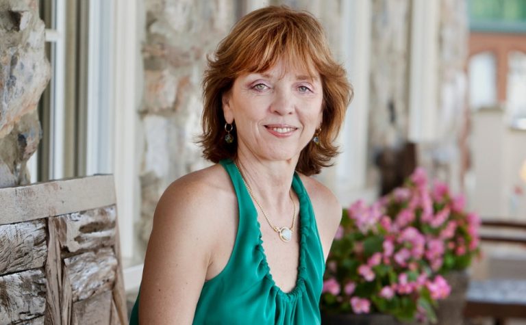 “A Maldição das Sete Noivas”: Nora Roberts lança trilogia com mistérios