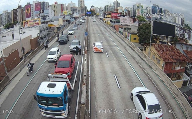 Engavetamento entre seis veículos complica trânsito na Terceira Ponte