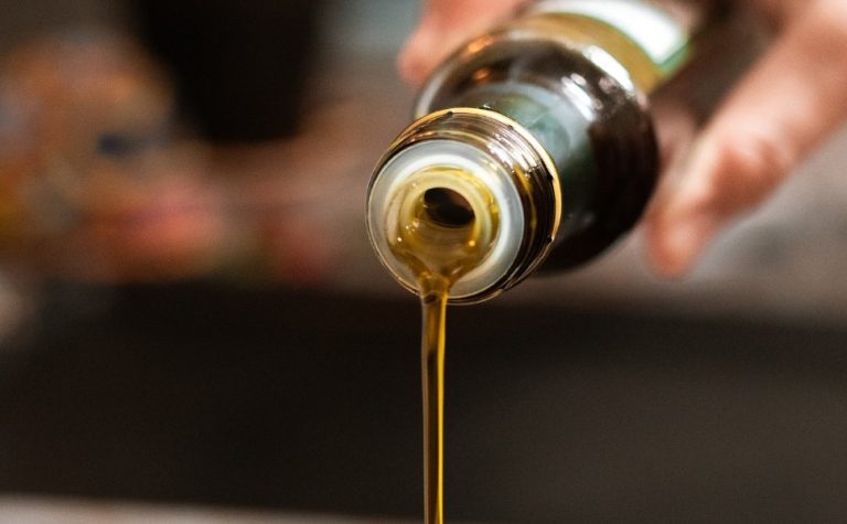 Anvisa proíbe a venda de azeite clandestino; veja marca