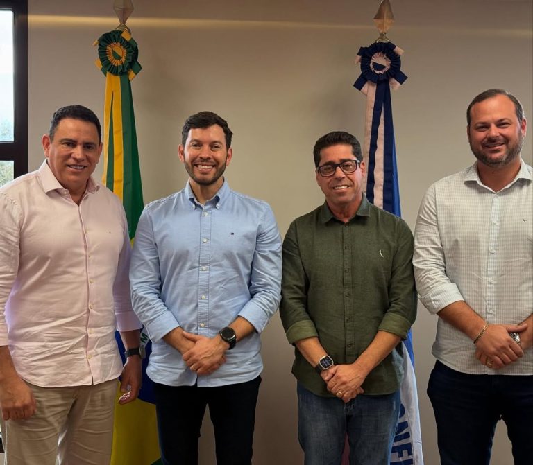 Arnaldinho se reúne com Da Vitória e Marcelo Santos