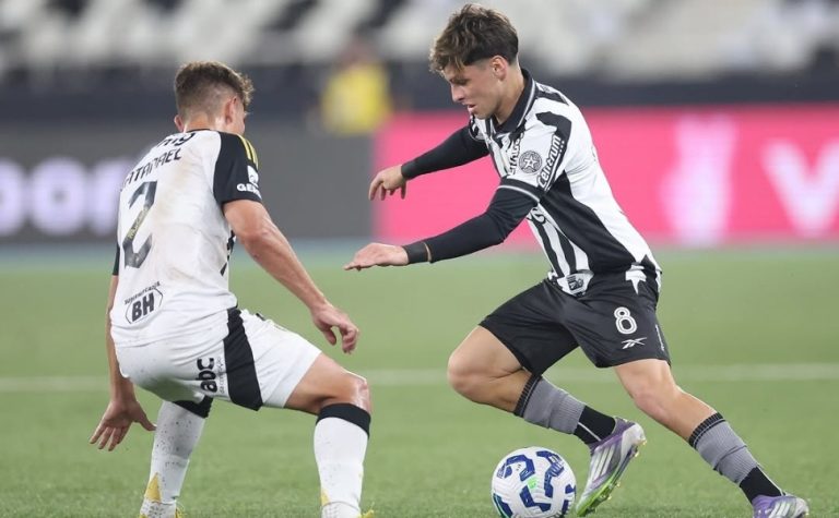 Botafogo supera metade do jogo com um a menos e vence Atlético-MG em casa