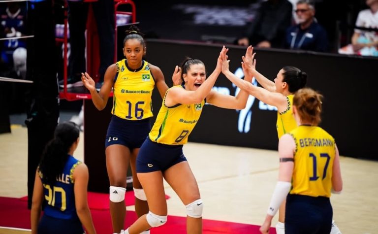 Brasil vence novamente a França e avança às semifinais do Mundial de vôlei