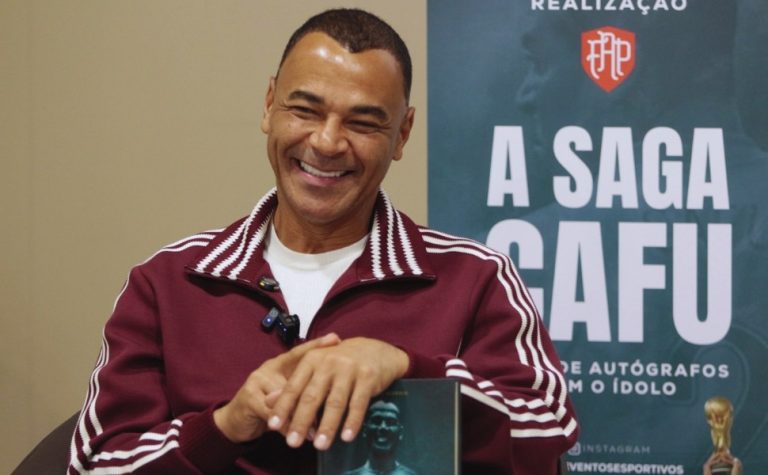 Cafu lança biografia em Vitória e fala sobre Seleção, Neymar e leitura
