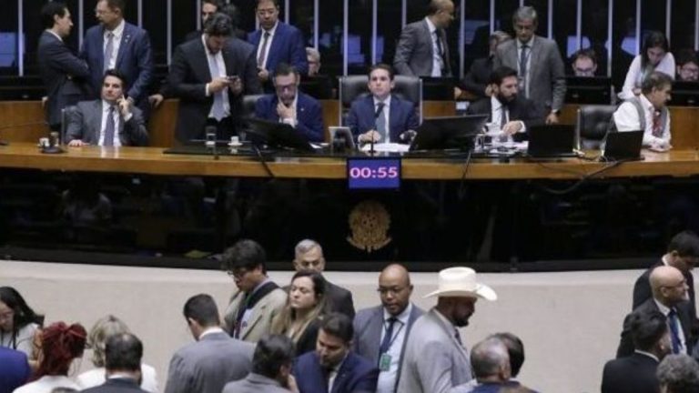 Câmara aprova PEC da blindagem e ressuscita voto secreto para proteger parlamentar