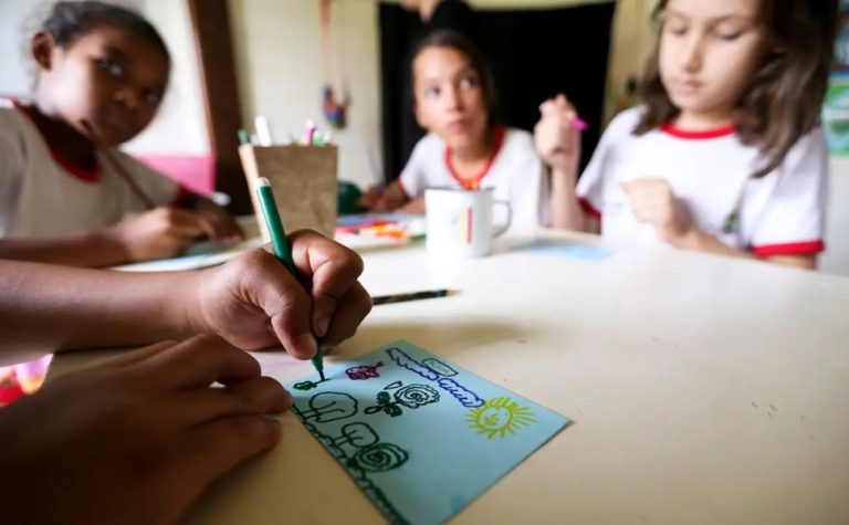 Câmara aprova projeto que cria o ‘SUS da Educação’; entenda proposta