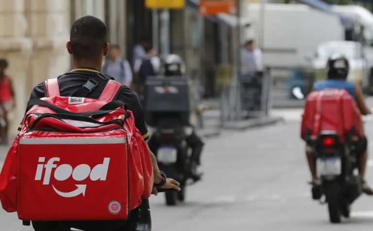 Câmara aprova urgência para votar vale-refeição para entregadores