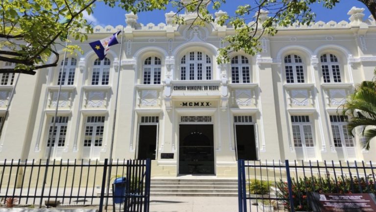 Câmara do Recife aprova projeto de lei que garante intervalo bíblico nas escolas