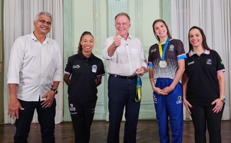 Capixabas medalhistas no Mundial de Ginástica Rítmica são recebidas pelo governador