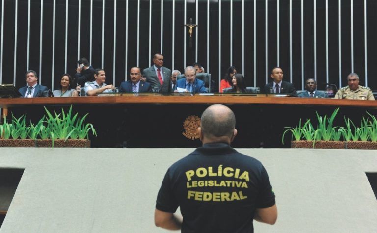 Concursos: vagas com salários de até R$ 34 mil
