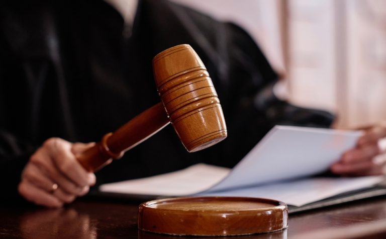 Condenados a pagar até R$ 800 mil por mentir à Justiça