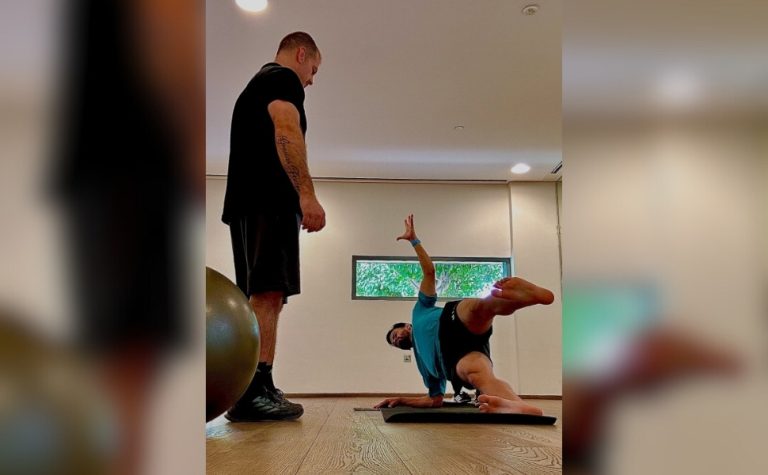 Conexão de sucesso no Oriente Médio: a parceria entre zagueiro e preparador físico