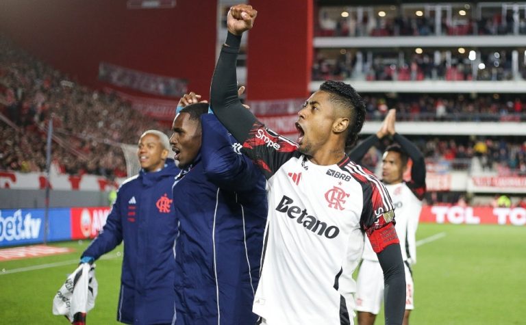 Conmebol denuncia Bruno Henrique, do Flamengo, por gestos obscenos