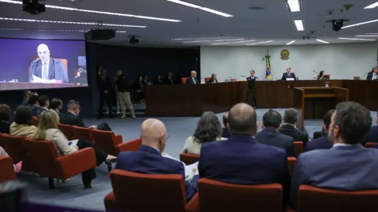 Defesa de Mauro Cid pede manutenção de delação em julgamento sobre trama golpista