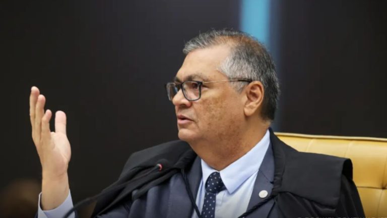 Dino diz que crimes da trama golpista não podem ser anistiados