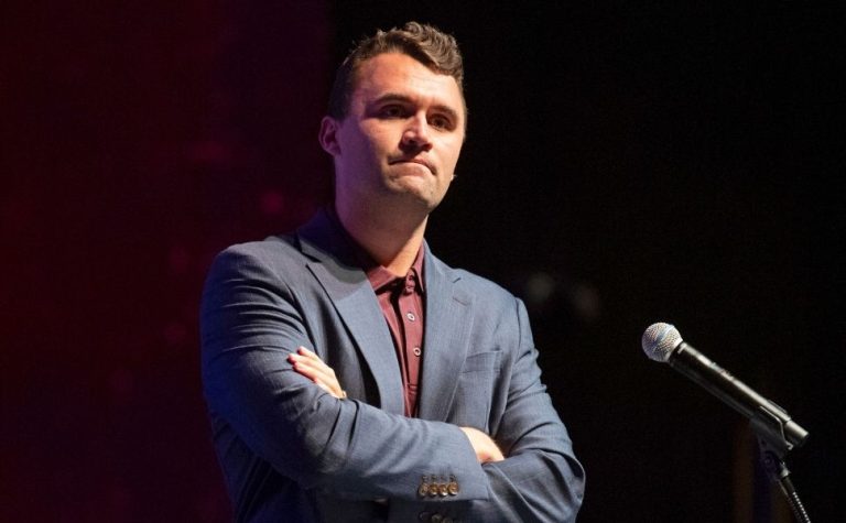 Diretor do FBI confirma que suspeito de tiroteio que matou Kirk está sob custódia