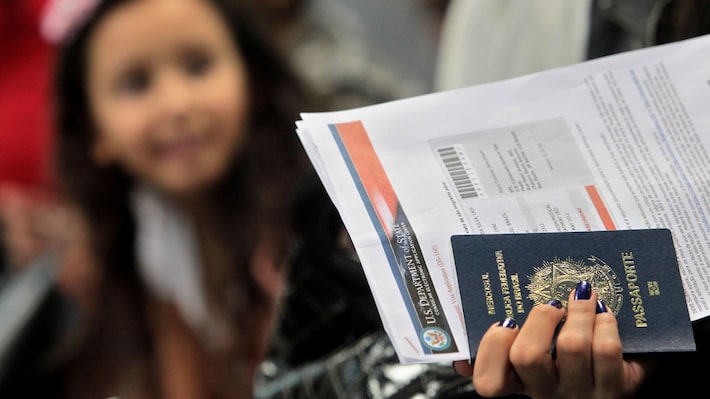 EUA suspendem taxa extra de US$ 250 sobre o preço do visto
