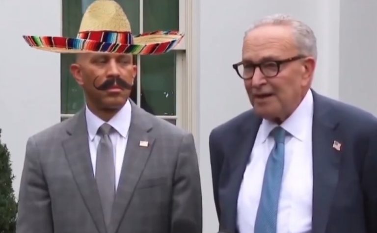 Em vídeo de IA, Trump coloca bigode em líder democrata para associá-lo a mexicanos