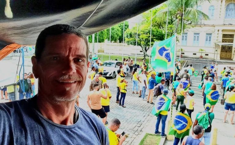 Ex-BBB acusado de envolvimento no 8 de janeiro, vive na Polônia