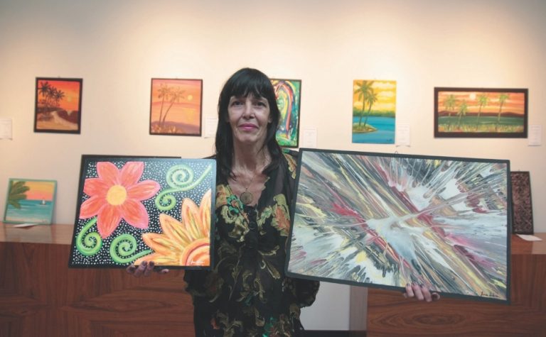 Ex-moradora de rua usa a arte para mudar de vida