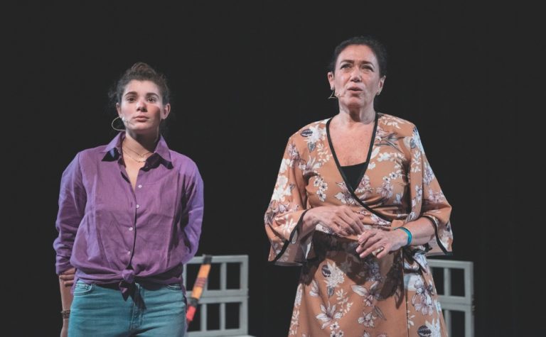 Fim de semana em Vitória tem peça com Lilia Cabral, rock e forró