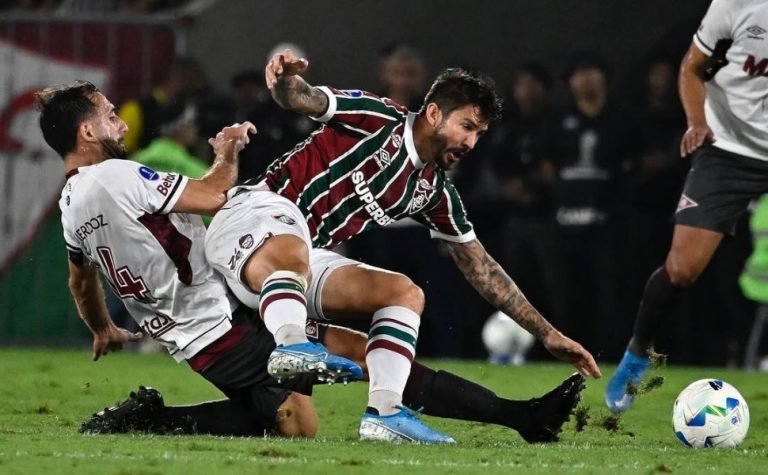 Fluminense cede empate ao Lanús e cai na Sul-Americana dentro do Maracanã