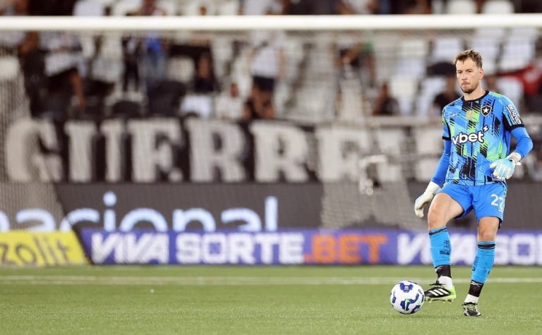 Goleiro do Botafogo, Neto passará por cirurgia e está fora da temporada