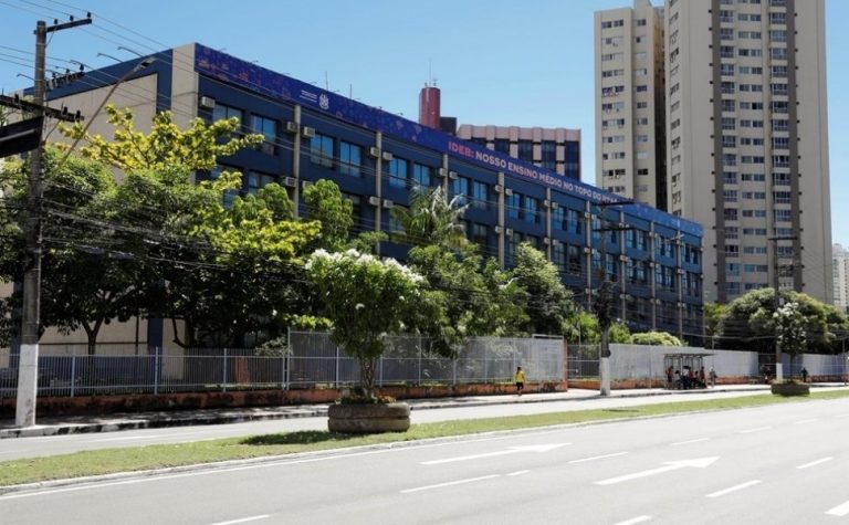 Governo do ES concede 8% de reajuste salarial para profissionais da educação