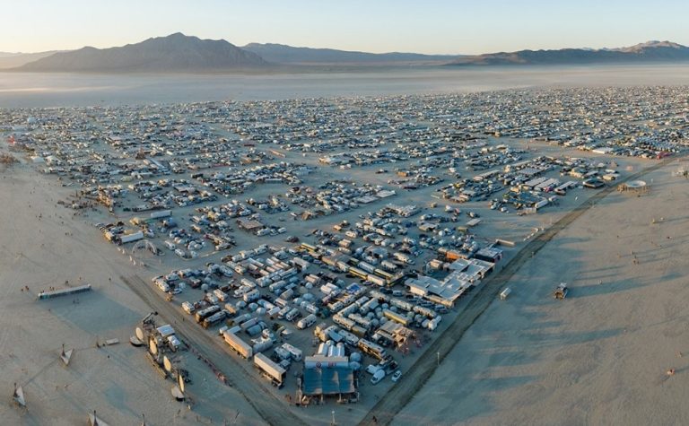 Homem é achado morto em ‘poça de sangue’ no festival Burning Man