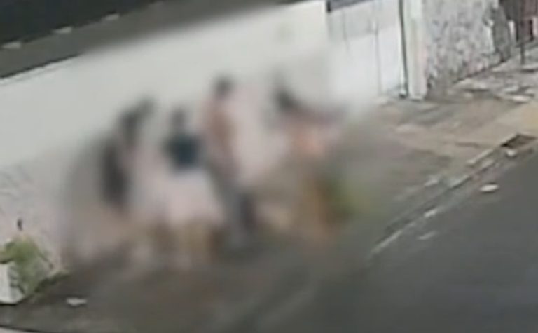 Homem é espancado após esbarrar em mesa na Serra