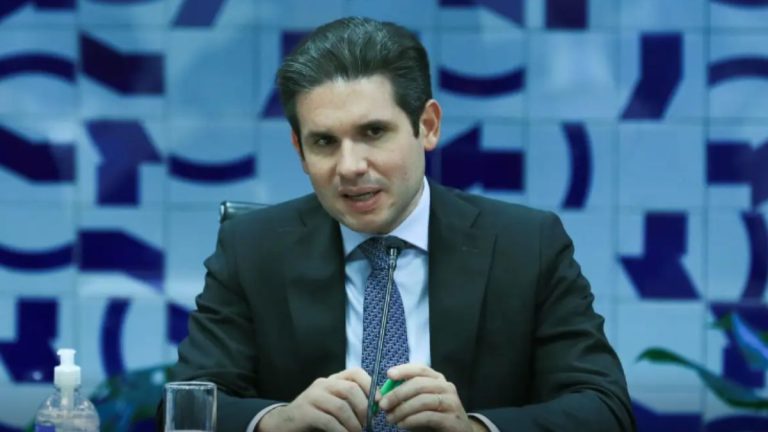 Hugo Motta mantém defesa de PEC da Blindagem após ser alvo de protestos na Paraíba