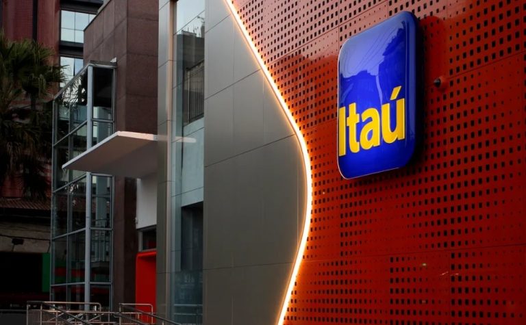 Itaú monitora funcionários e demite cerca de mil por produtividade no home office