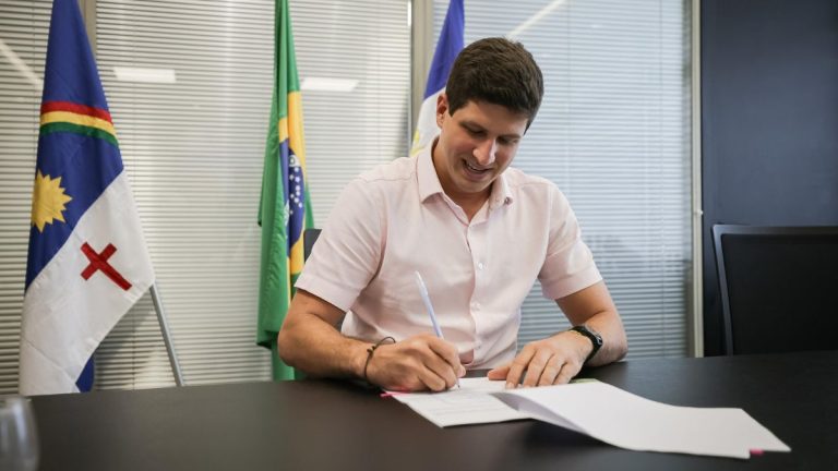 João Campos anuncia CNH gratuita para quem enfrenta dificuldade de emprego