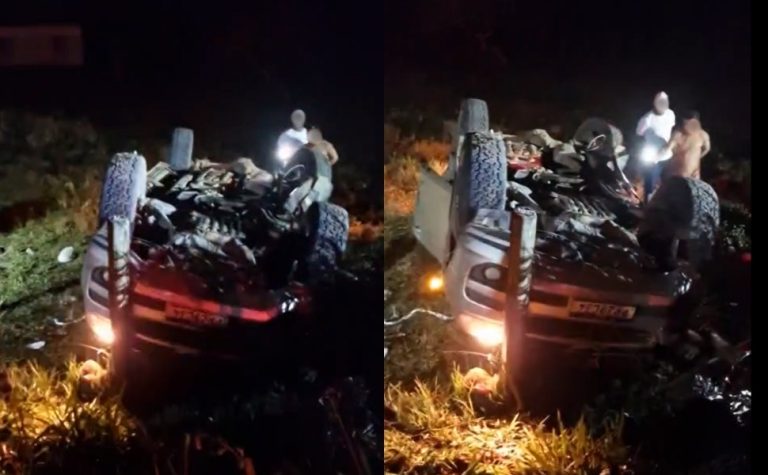 Jovem é arremessado de caminhonete e morre após capotamento no ES; motorista fugiu