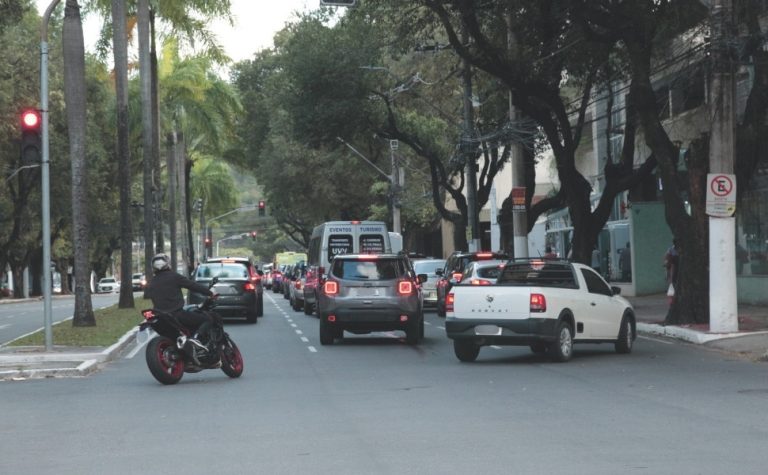 Mais de 674 mil veículos estão com o licenciamento vencido no ES