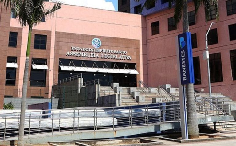 Manifestantes vão às ruas em capitais contra a PEC da Blindagem e anistia