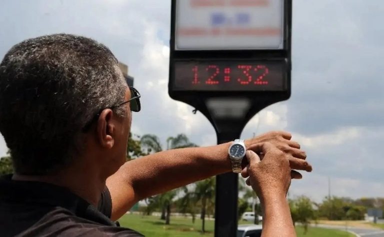 Ministro de Minas e Energia descarta volta do horário de verão